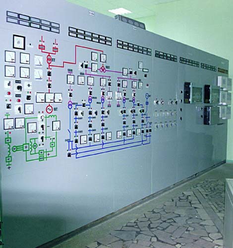 Сургутская ГРЭС-2. Щит электрика